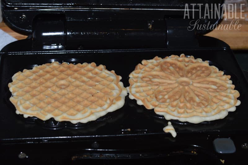 在Pizzelle Maker煮熟的披露